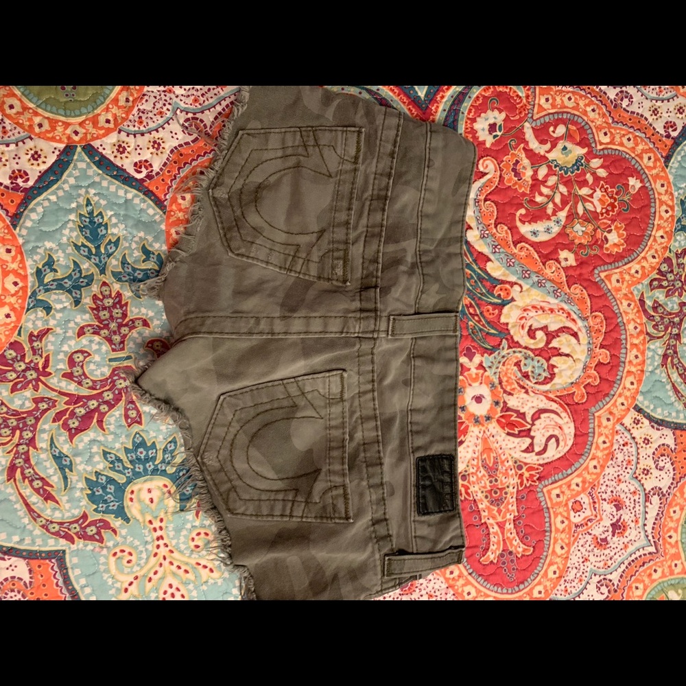 Size 28 true religion camouflage shorts